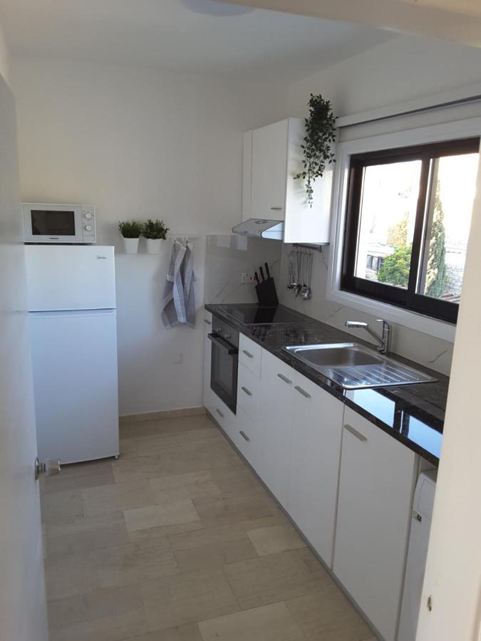Blue Coast Semeli By The Sea Apartment Paphos ภายนอก รูปภาพ
