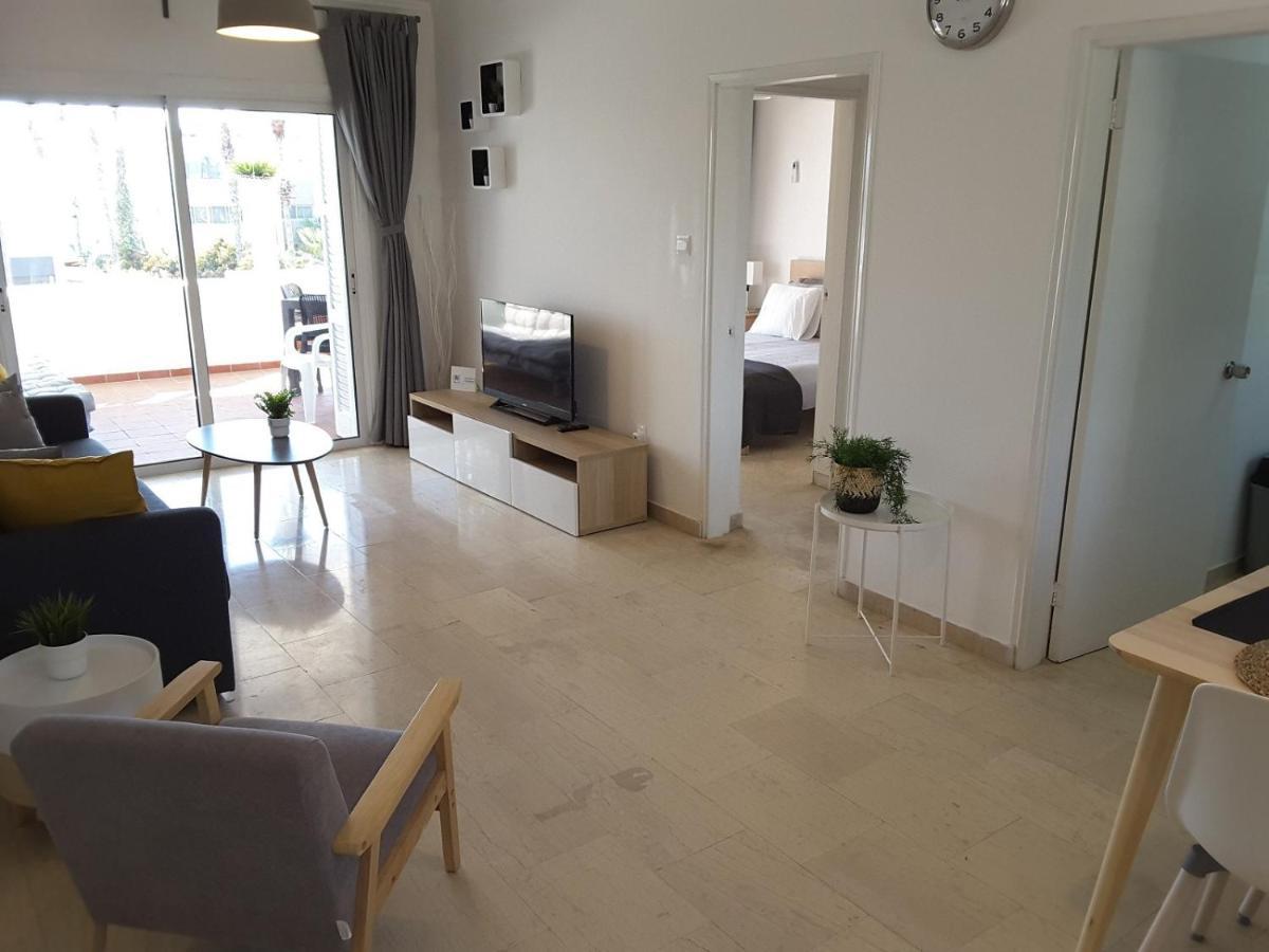 Blue Coast Semeli By The Sea Apartment Paphos ภายนอก รูปภาพ